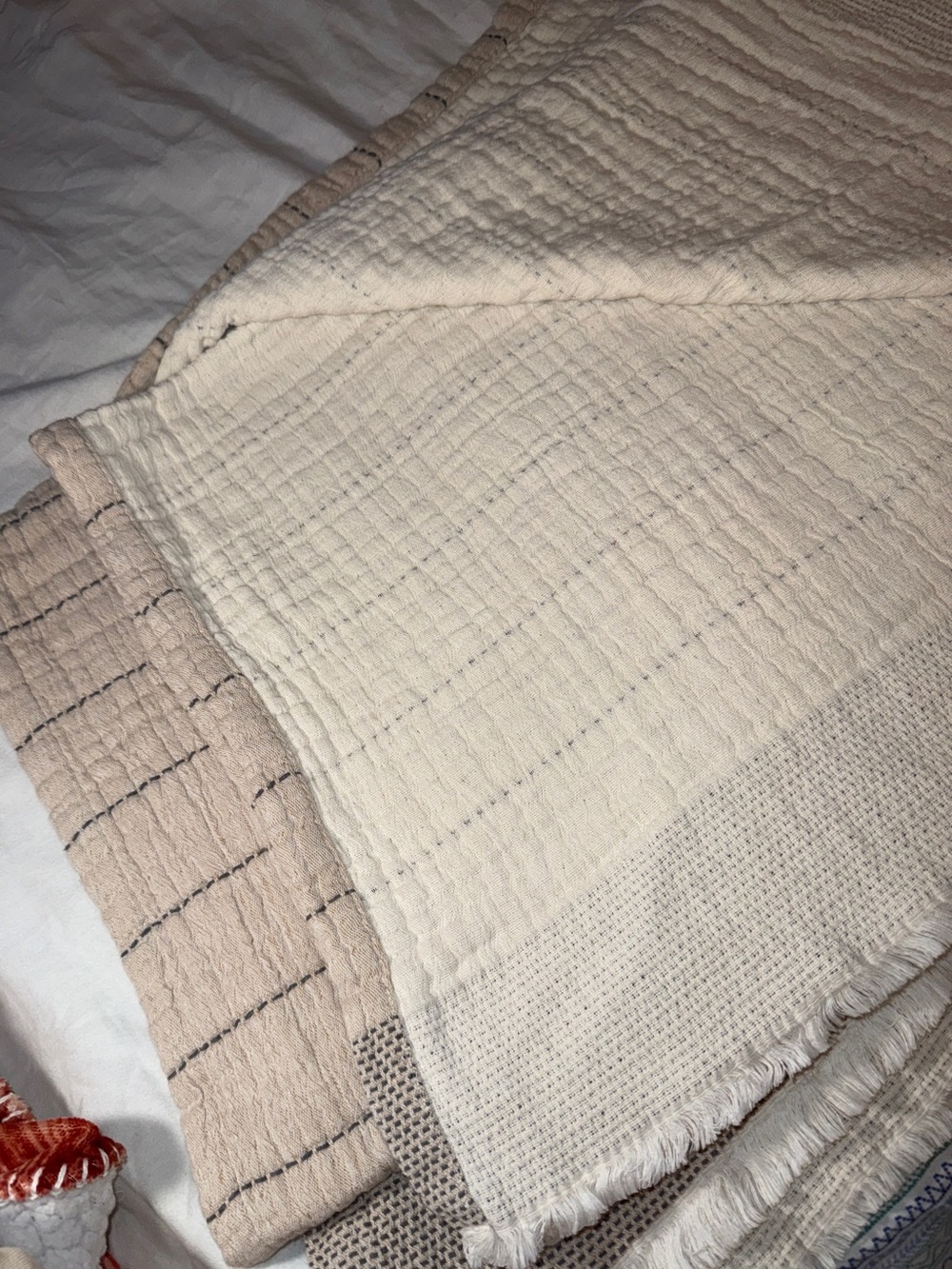 Piscatextil reversible crinkle muslin throw blanket 50”x70” gently used - Picture 4 of 4